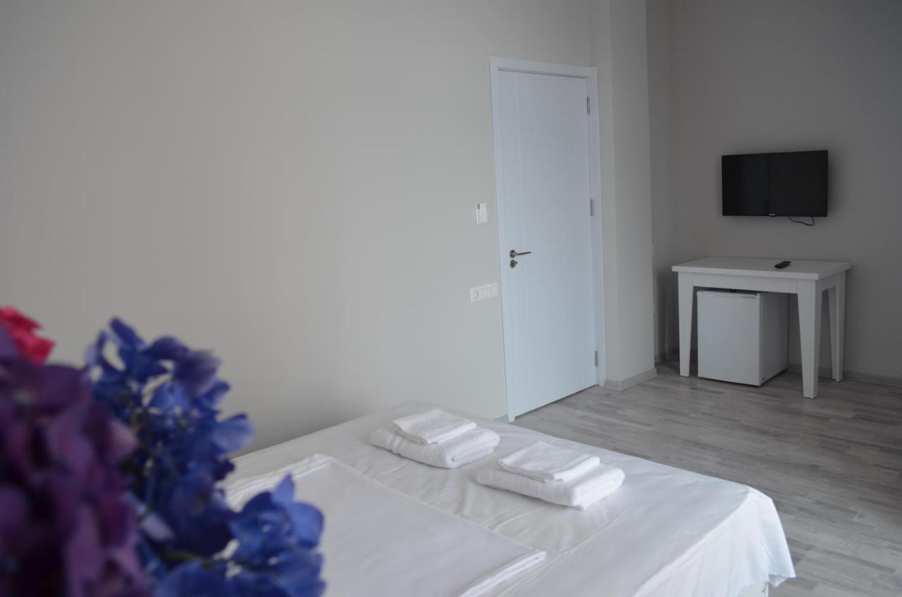 Guest House Madonna Kobuleti Bagian luar foto