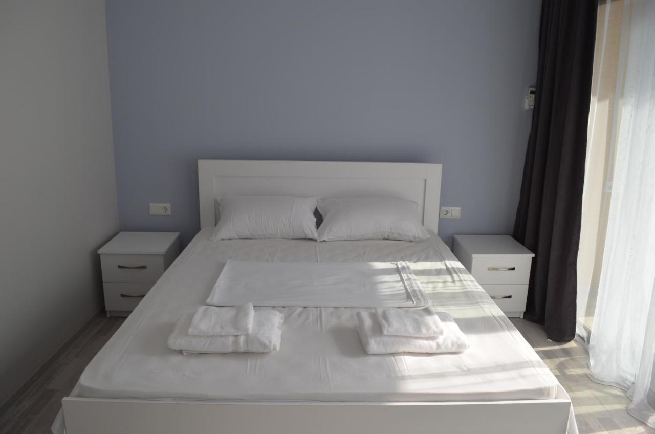 Guest House Madonna Kobuleti Bagian luar foto