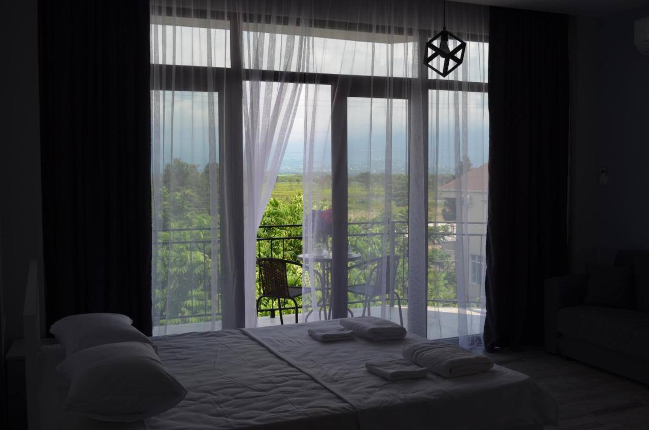 Guest House Madonna Kobuleti Bagian luar foto