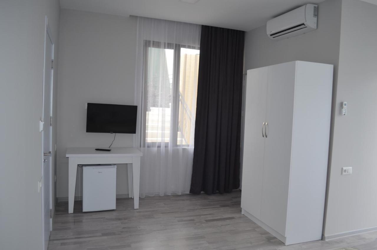 Guest House Madonna Kobuleti Bagian luar foto