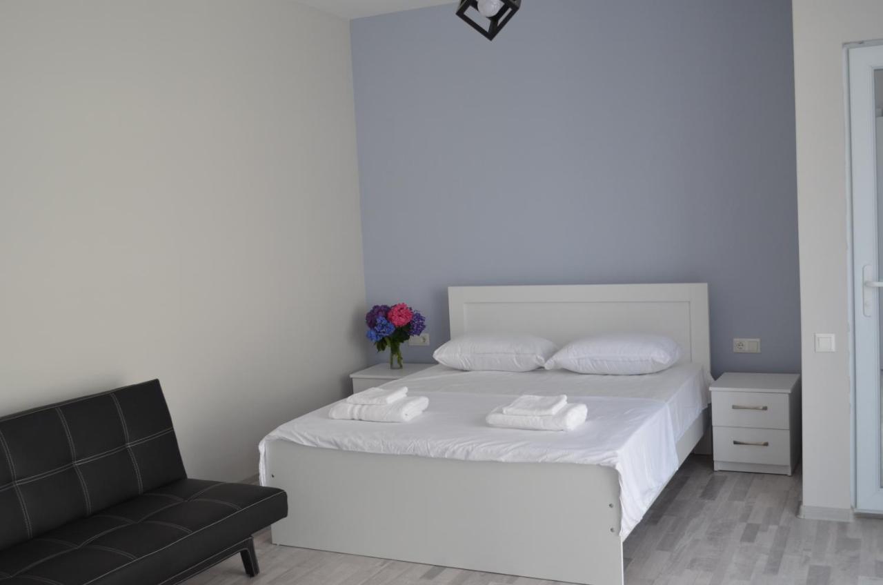 Guest House Madonna Kobuleti Bagian luar foto