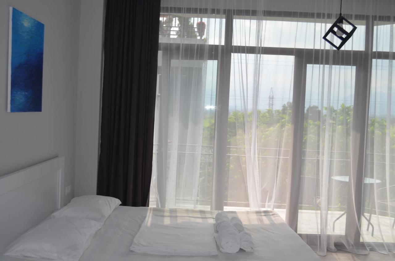 Guest House Madonna Kobuleti Bagian luar foto