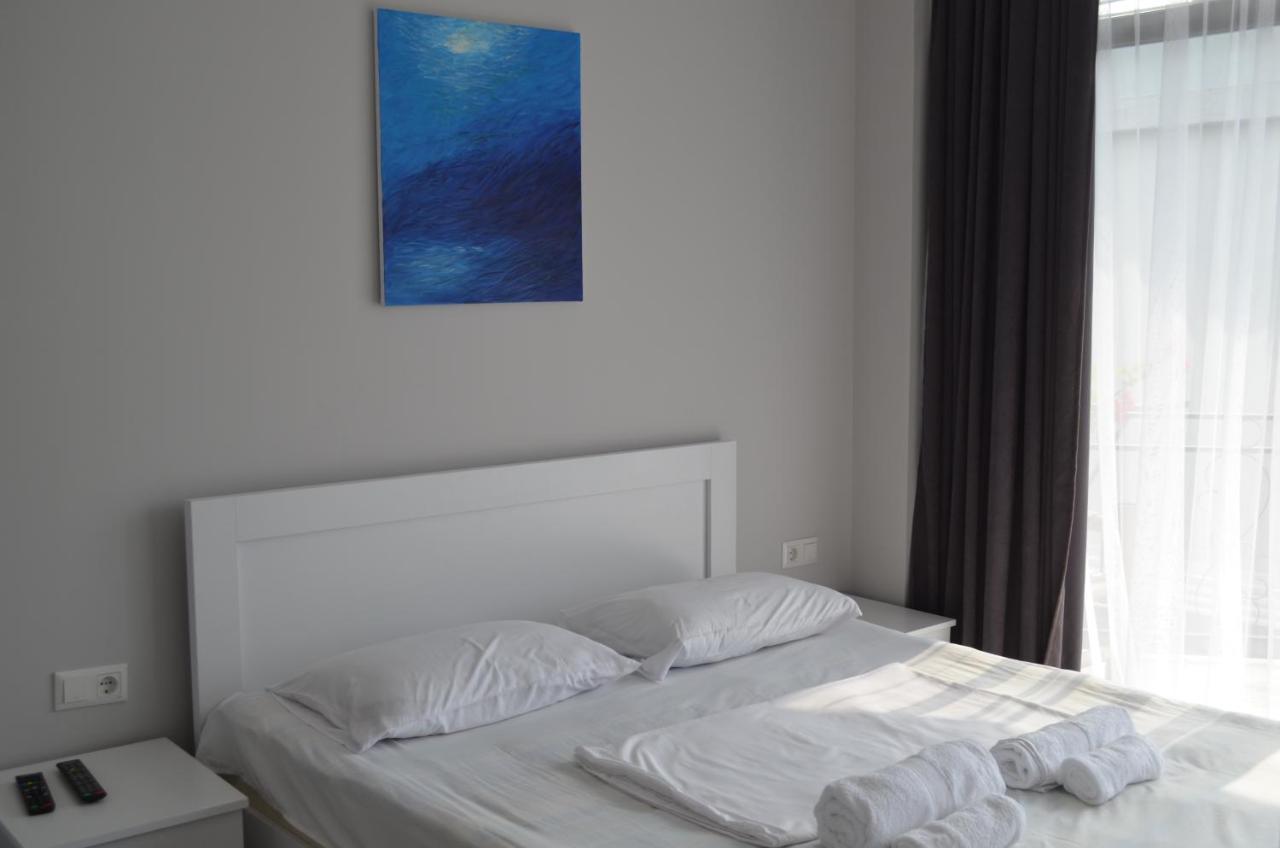 Guest House Madonna Kobuleti Bagian luar foto