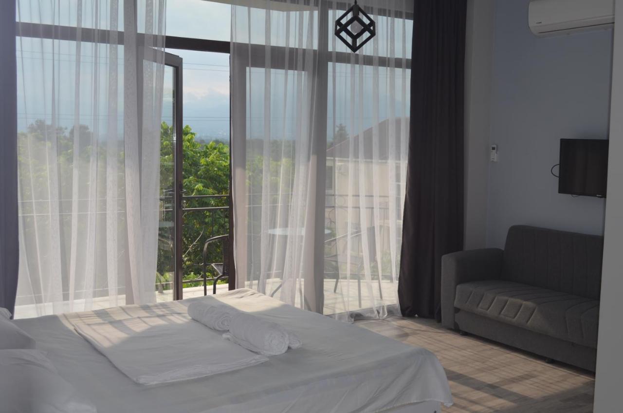Guest House Madonna Kobuleti Bagian luar foto