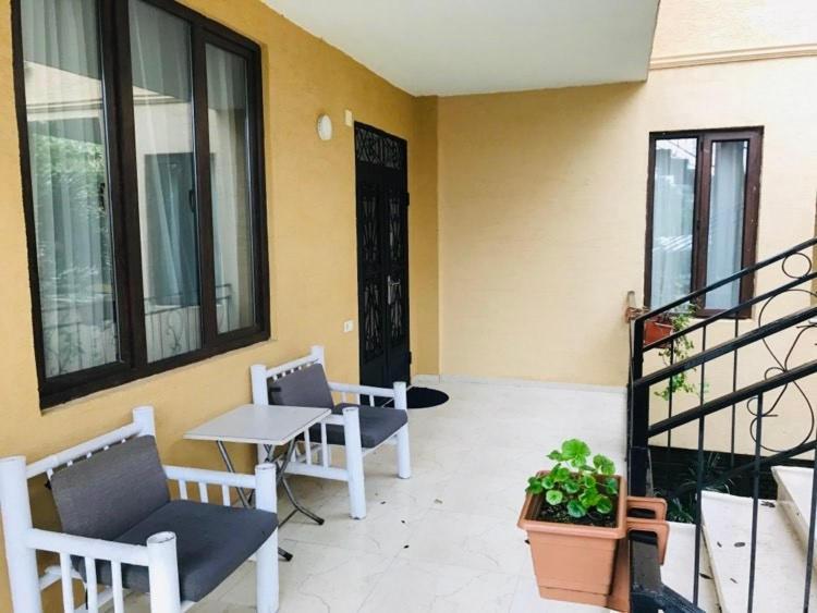Guest House Madonna Kobuleti Bagian luar foto