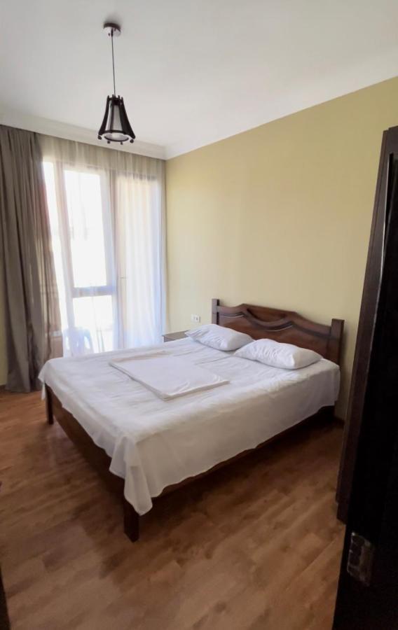Guest House Madonna Kobuleti Bagian luar foto