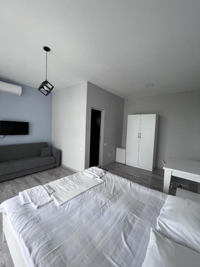 Guest House Madonna Kobuleti Bagian luar foto