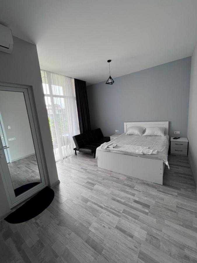 Guest House Madonna Kobuleti Bagian luar foto
