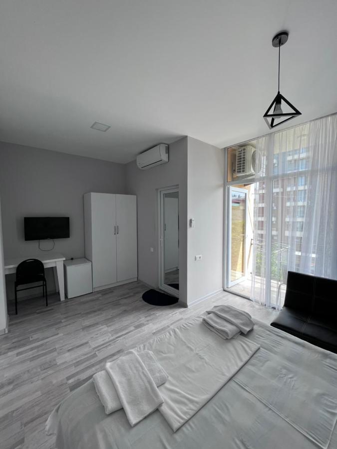 Guest House Madonna Kobuleti Bagian luar foto