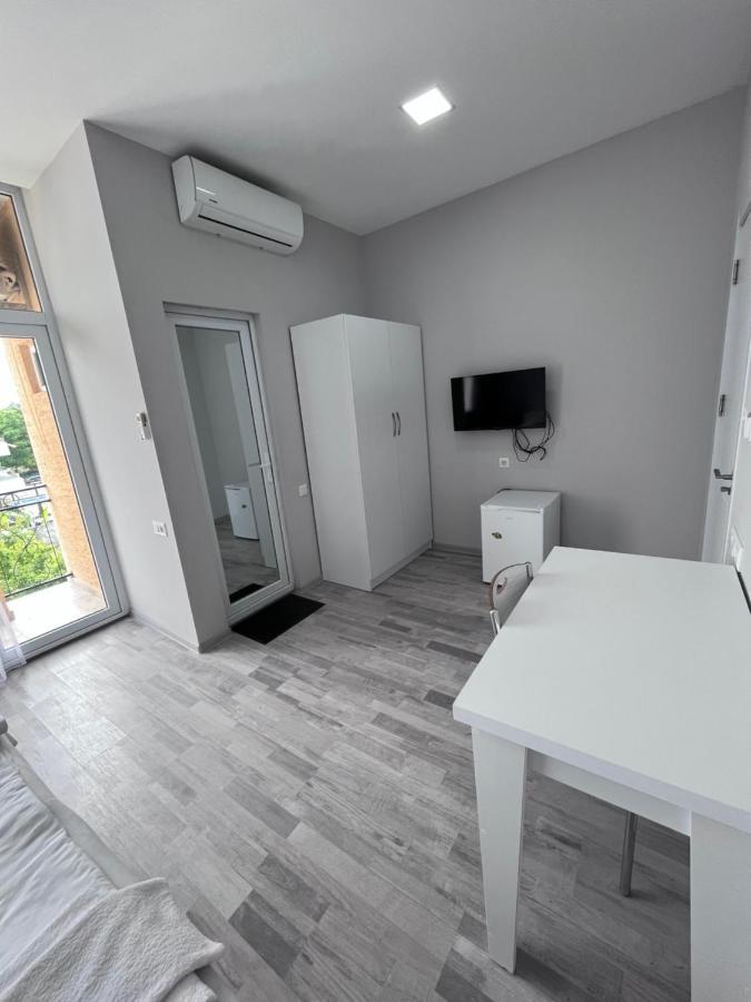 Guest House Madonna Kobuleti Bagian luar foto