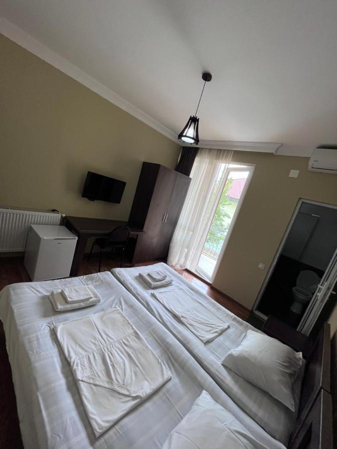 Guest House Madonna Kobuleti Bagian luar foto