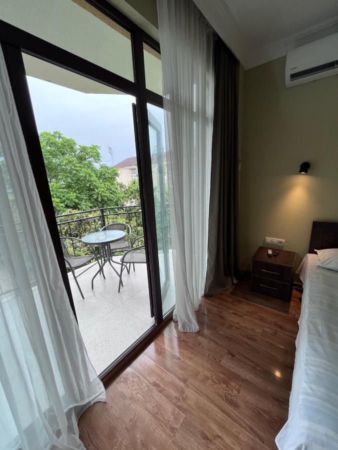 Guest House Madonna Kobuleti Bagian luar foto