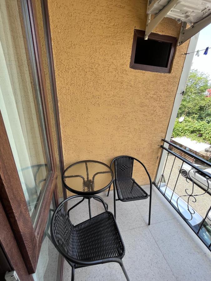 Guest House Madonna Kobuleti Bagian luar foto
