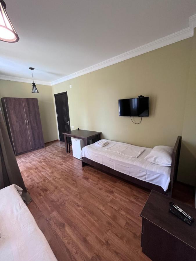 Guest House Madonna Kobuleti Bagian luar foto