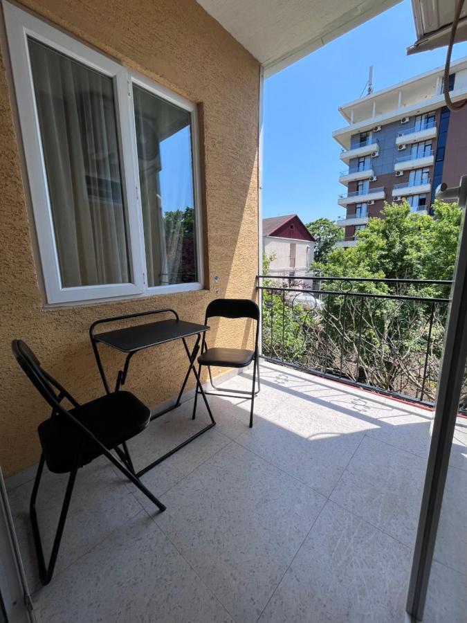 Guest House Madonna Kobuleti Bagian luar foto