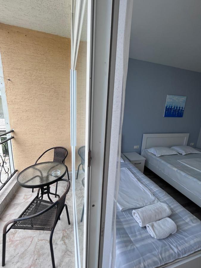 Guest House Madonna Kobuleti Bagian luar foto